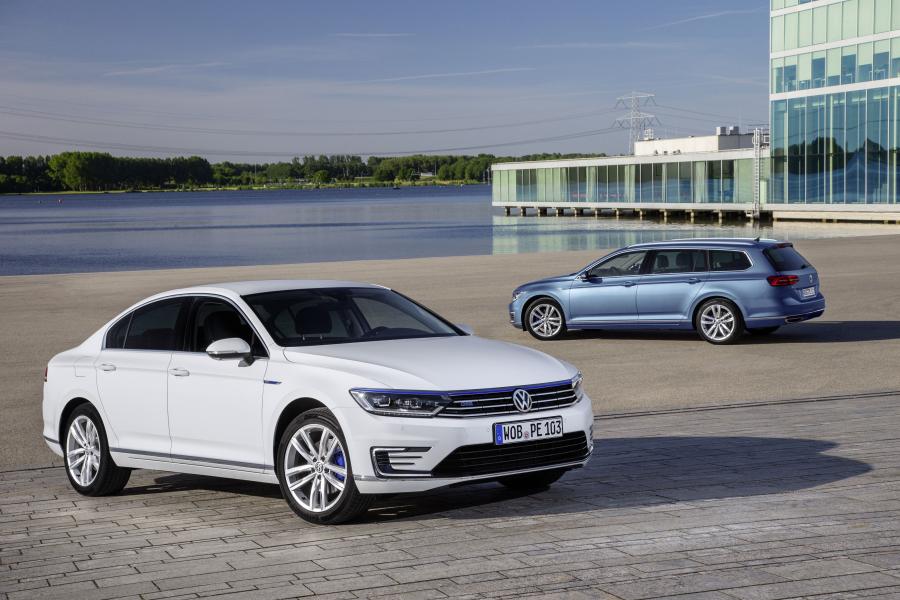  Volkswagen Passat Variant GTE 2015 года  (фото 23 из 30)